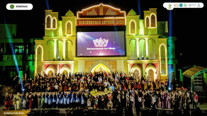 Penutupan PPL mahasiswa Jurusan Bahasa dan Sastra Arab bersama pengasuh Pondok Pesantren Darurrohmah.