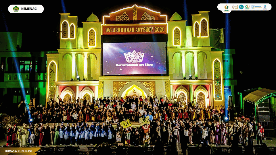 Penutupan PPL mahasiswa Jurusan Bahasa dan Sastra Arab bersama pengasuh Pondok Pesantren Darurrohmah.