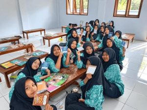 Tanpa HP, Mahasiswa PLP UIN Siber Cirebon Hadirkan Game Card untuk Belajar Al-Qur’an Hadis Lebih Seru