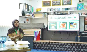 Mahasiswa PBA UIN Siber Cirebon Ajarkan Skill Multimedia di Sekolah Indonesia Kota Kinabalu