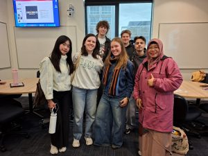 Topeng Cirebon Mendunia! Prof. Indrya Mulyaningsih Kenalkan Warisan Budaya Indonesia di Universitas Melbourne