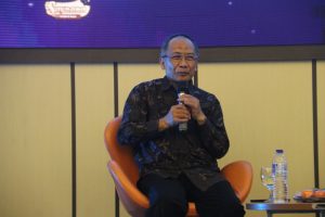 Prof. Dr. Thomas Djamaluddin memaparkan materi masa depan ilmu falak dalam perkembangan astronomi modern.