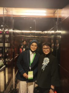 Siti Hamidah mahasiswa UIN Siber Cirebon mengikuti Indonesia International Sustainability Forum 2026 di Jakarta.