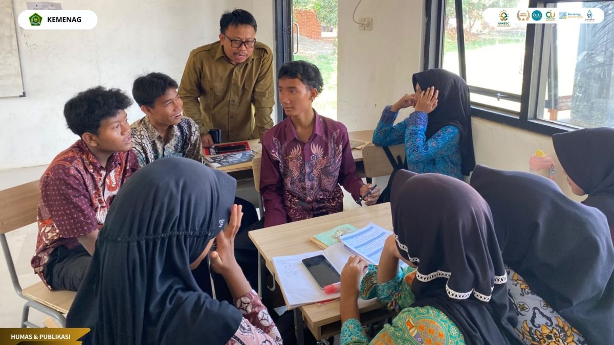 DPL UIN Siber Cirebon Pantau Ujian Praktik Mengajar di SMAN Tengah Tani, Mahasiswa Tampilkan Inovasi Pembelajaran