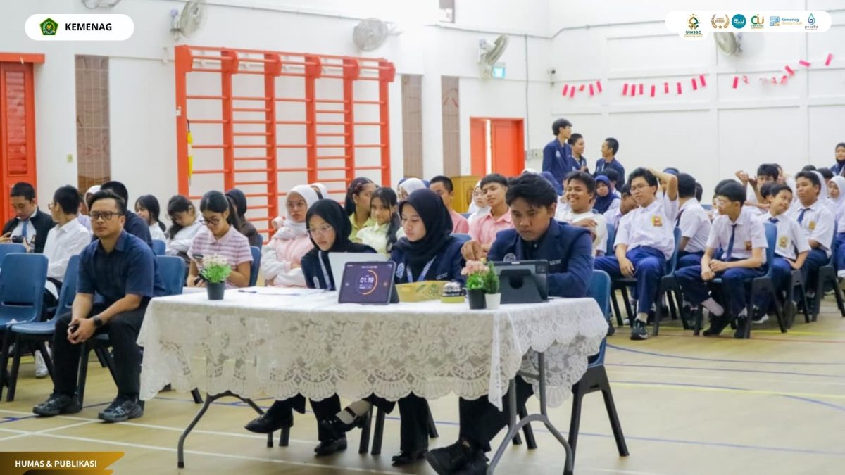 “Bukan Cuma Mengajar, Mahasiswa FITK UIN Siber Cirebon Ikut Pilih Ketua OSIS di Singapura”