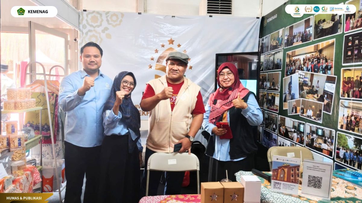 Hari Kedua IES 2026, Booth UIN Siber Cirebon Dikunjungi Direktur Bina Dakwah Pesantren Kemenag RI