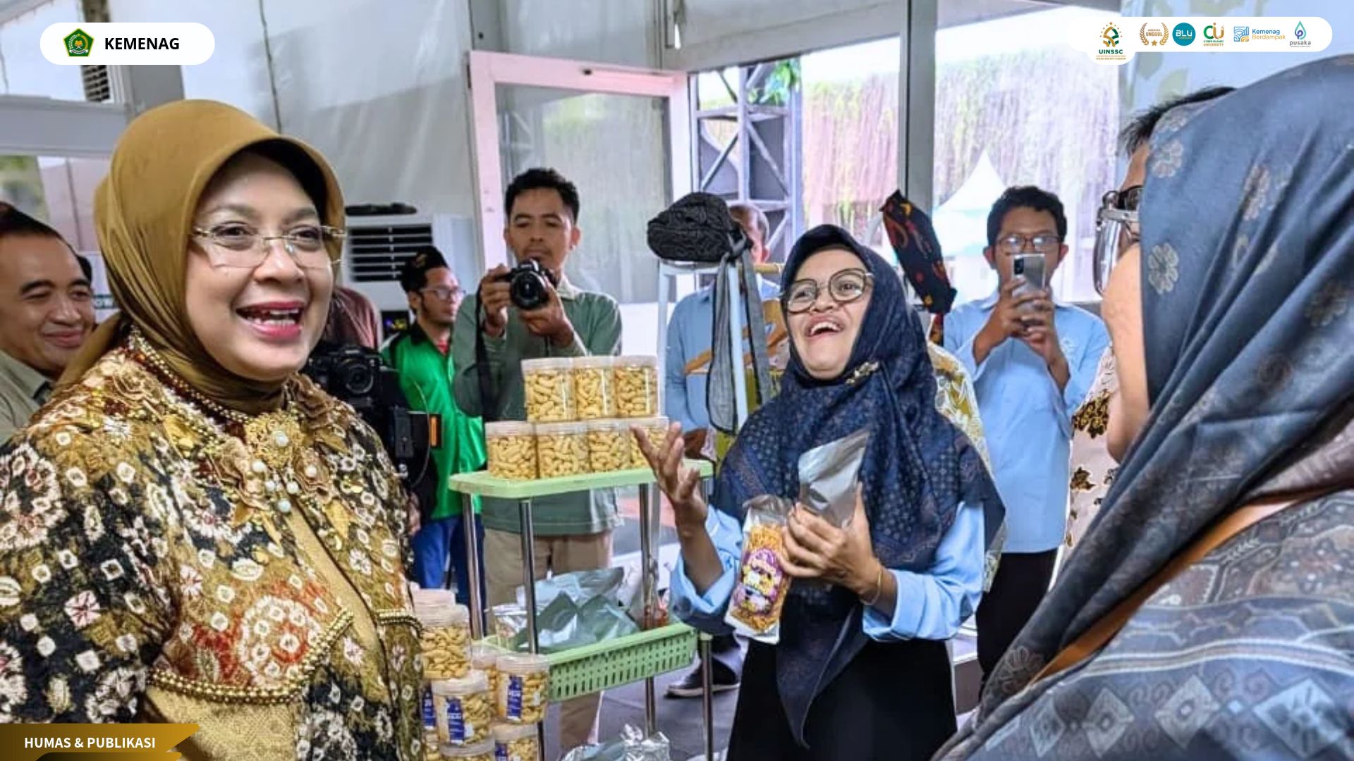 Ibu Menteri Agama RI Kunjungi Booth UIN Siber Cirebon di IES 2026, Apresiasi Layanan Pendidikan dan Pemberdayaan Masyarakat