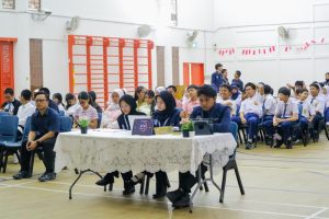 “Bukan Cuma Mengajar, Mahasiswa FITK UIN Siber Cirebon Ikut Pilih Ketua OSIS di Singapura”