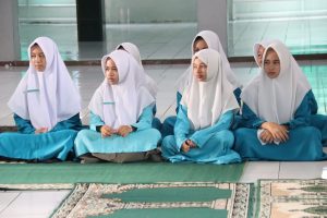 Tebar Kepedulian di Hari Santri dan Sumpah Pemuda, DWP UIN Siber Cirebon Sambangi Santri Al-Mutawally Kuningan