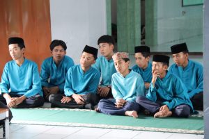 Tebar Kepedulian di Hari Santri dan Sumpah Pemuda, DWP UIN Siber Cirebon Sambangi Santri Al-Mutawally Kuningan
