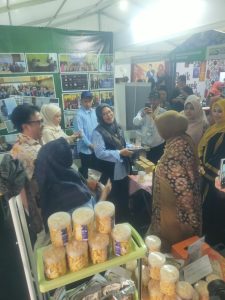Ibu Menteri Agama RI Kunjungi Booth UIN Siber Cirebon di IES 2026, Apresiasi Layanan Pendidikan dan Pemberdayaan Masyarakat