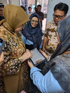 Ibu Menteri Agama RI Kunjungi Booth UIN Siber Cirebon di IES 2026, Apresiasi Layanan Pendidikan dan Pemberdayaan Masyarakat